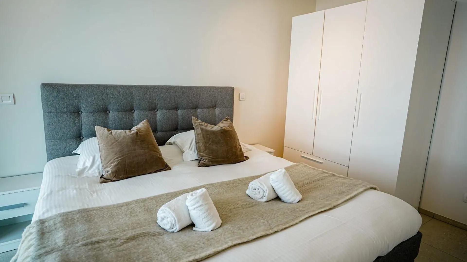 Huswell - Beautiful Apartment With Communal Pool And Gym Ostend 0*,  Belgium