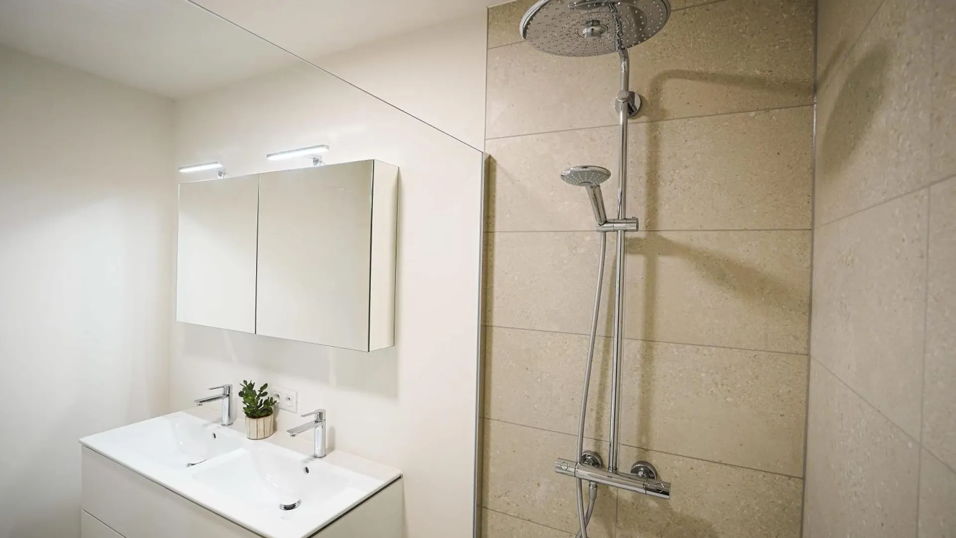 Huswell - Beautiful Apartment With Communal Pool And Gym Ostend