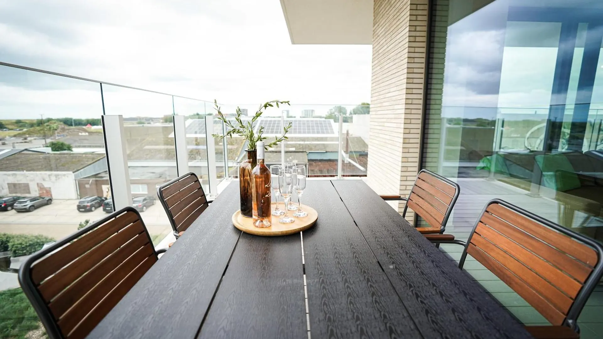 Huswell - Beautiful Apartment With Communal Pool And Gym Ostend Inn
