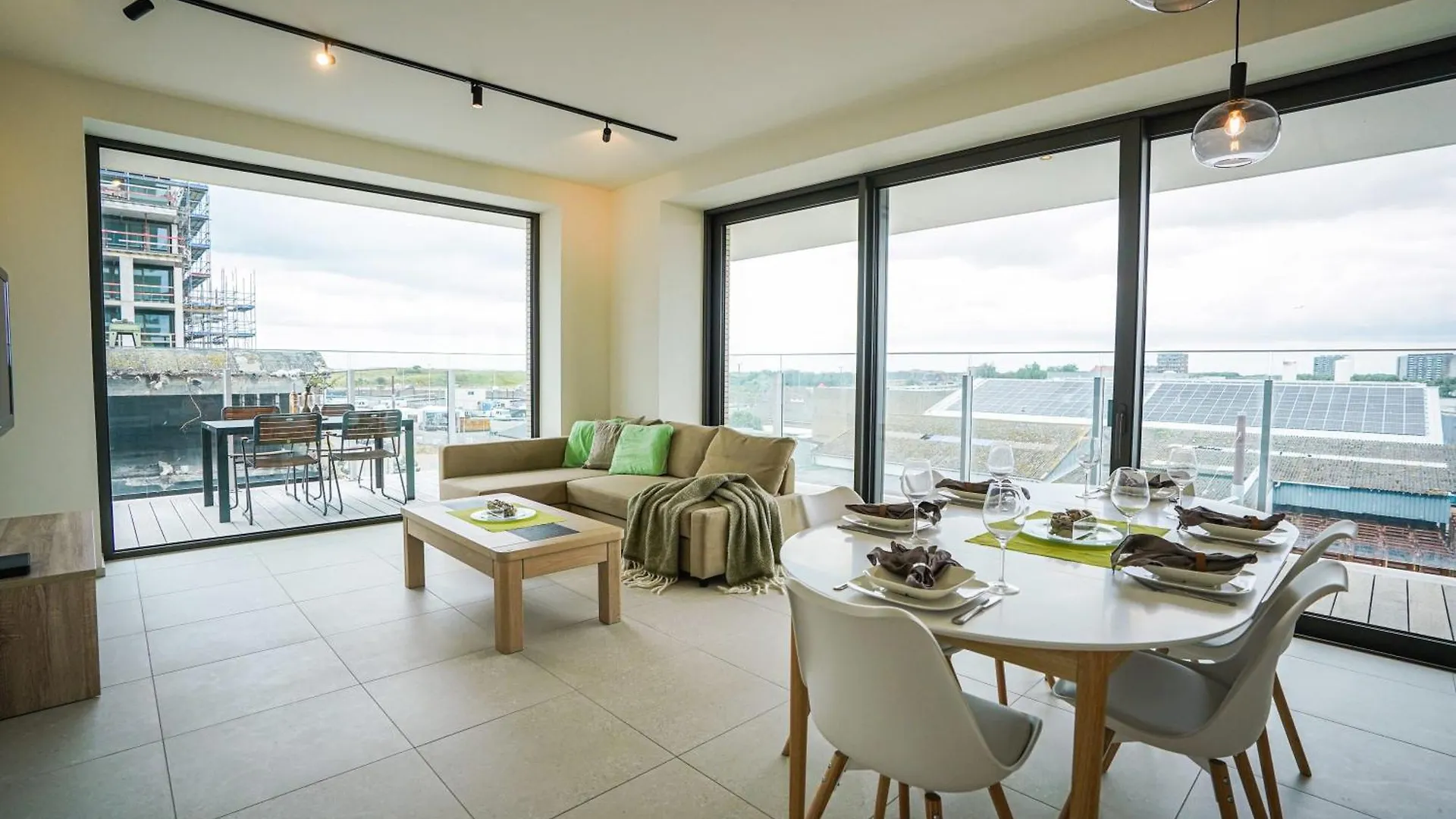 Huswell - Beautiful Apartment With Communal Pool And Gym location